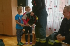 Wizyta strażaków w naszym przedszkolu (6)